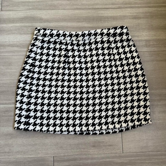 Houndstooth Skirt - Picture 3 of 5